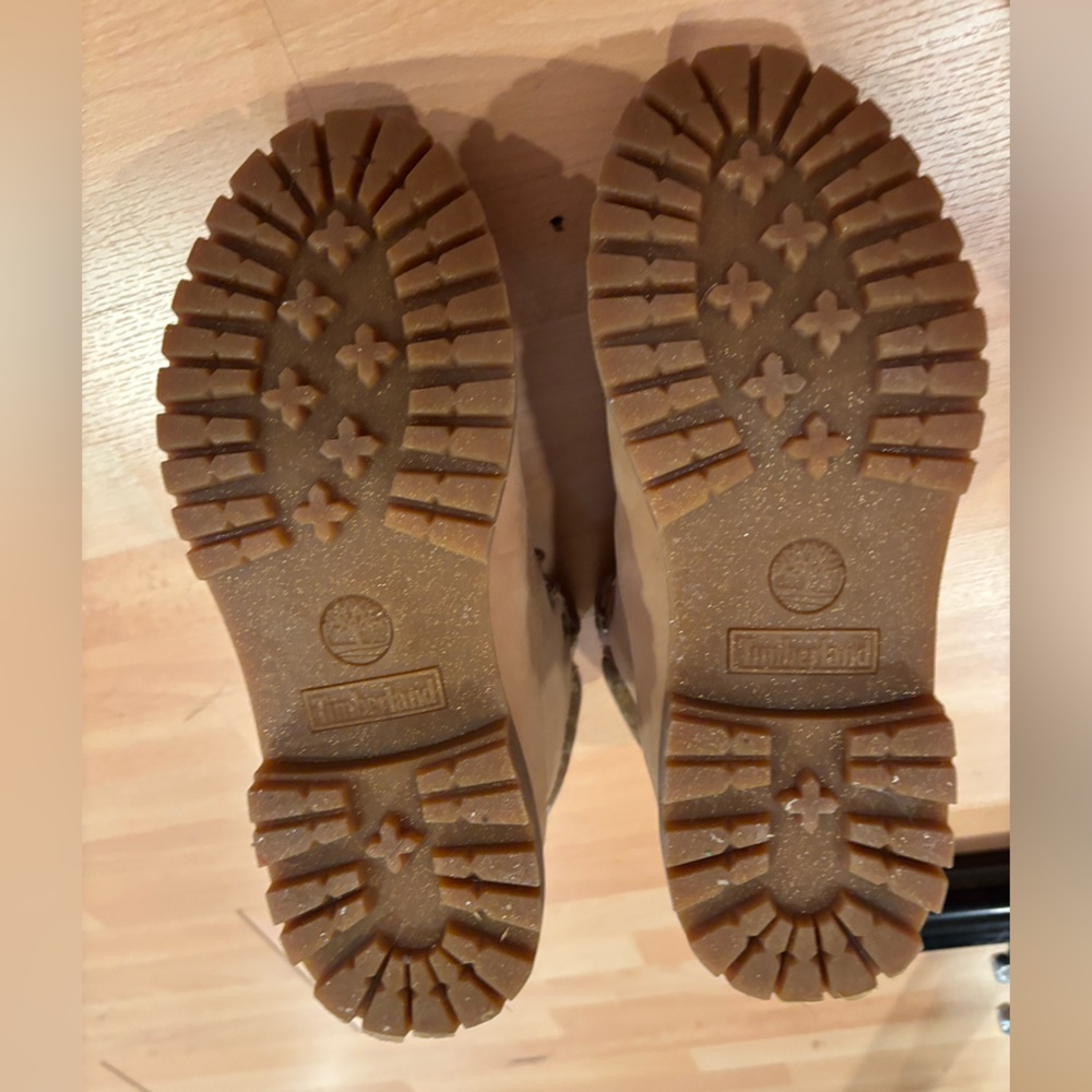 Women’s Timberland Boots - Picture 3 of 3